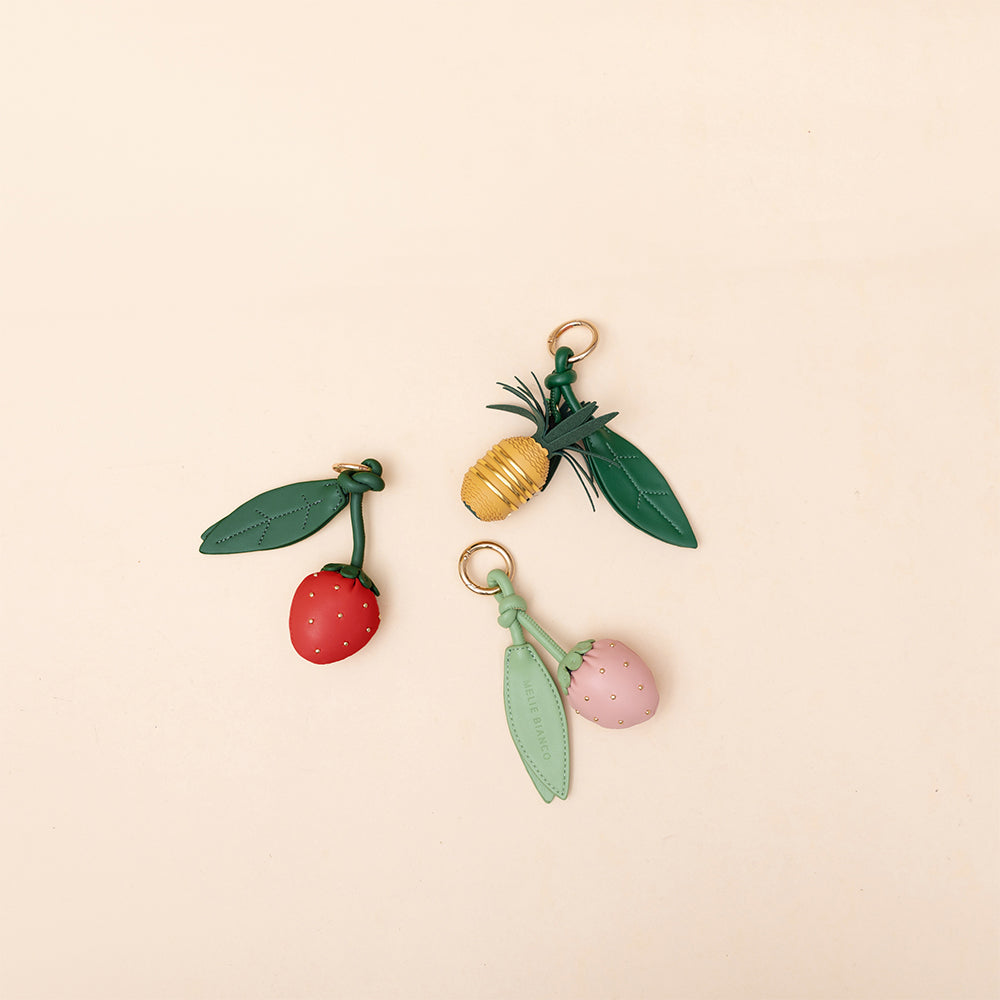 【MELIE BIANCO】Strawberry バッグチャーム Strawberry Bag Charm by Melie Bianco | Recycled Vegan